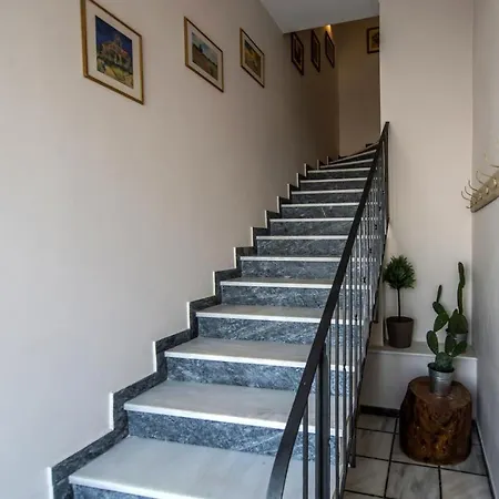 Angelinas Quarters - Mediterranean