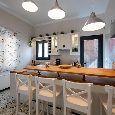 Angelinas Quarters - Mediterranean Villa