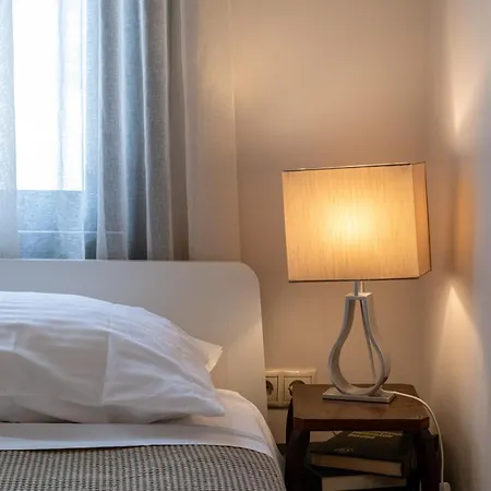 Angelinas Quarters - Mediterranean *