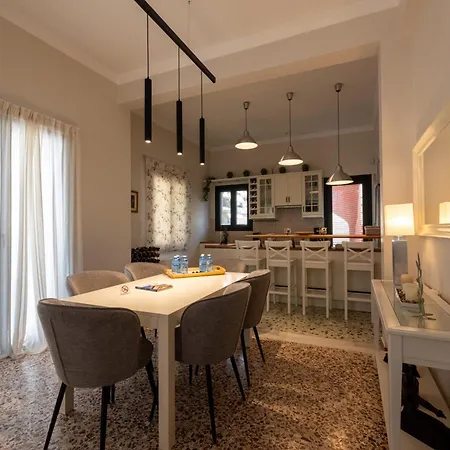 Angelinas Quarters - Mediterranean Villa Kalamata