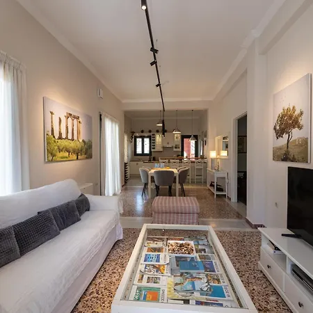 Angelinas Quarters - Mediterranean Villa