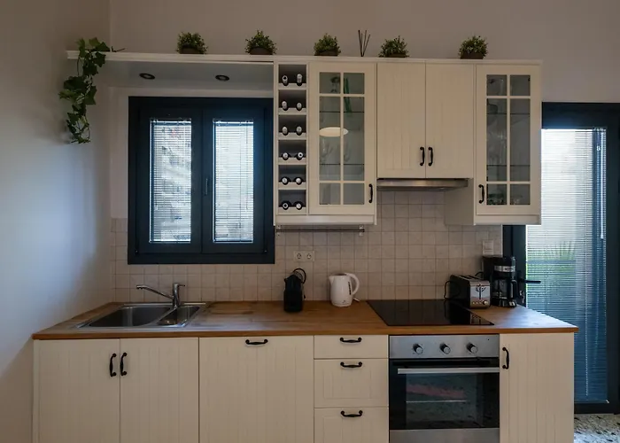 Angelinas Quarters - Mediterranean Villa Kalamata