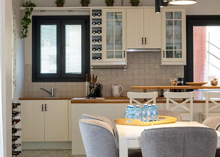 Angelinas Quarters - Mediterranean Kalamata