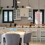 Angelinas Quarters - Mediterranean