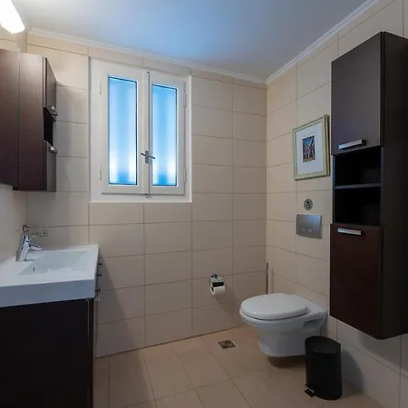 Angelinas Quarters - Mediterranean