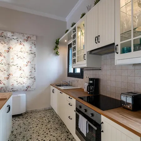 Angelinas Quarters - Mediterranean *