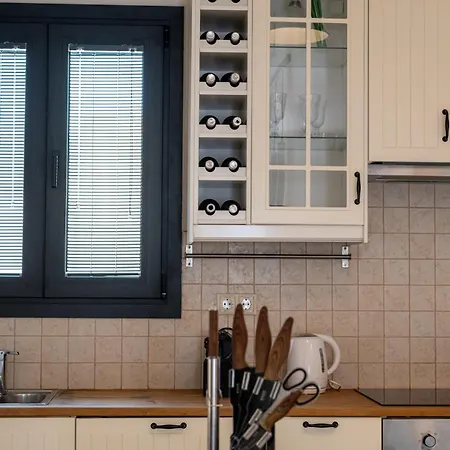 Angelinas Quarters - Mediterranean *