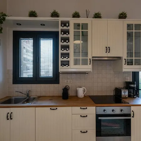 Angelinas Quarters - Mediterranean فيلة كالاماتا