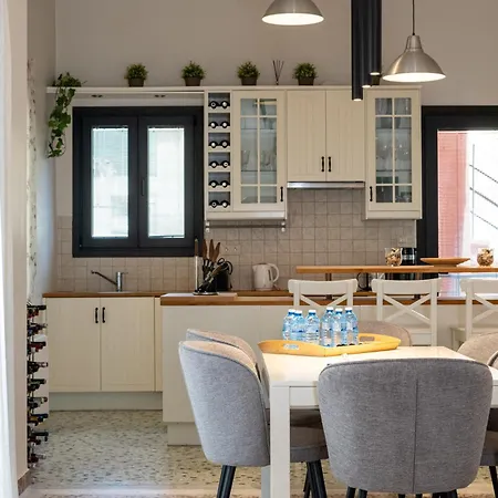 Angelinas Quarters - Mediterranean Kalamata