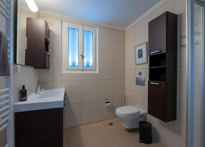 Angelinas Quarters - Mediterranean