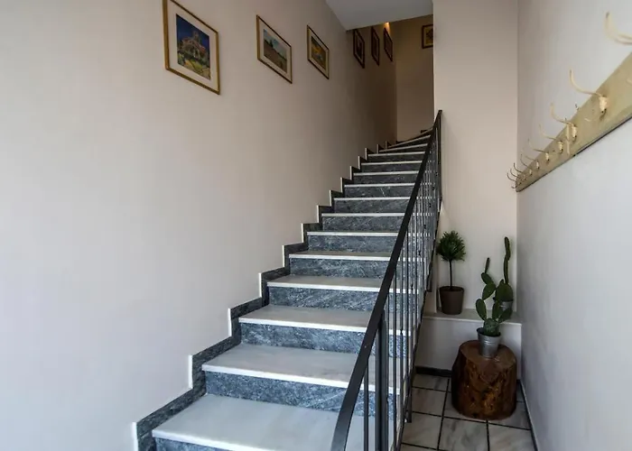 Angelinas Quarters - Mediterranean