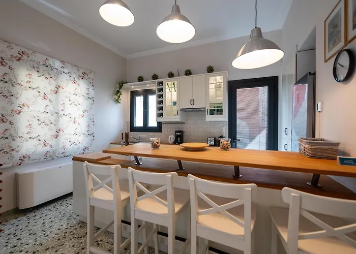 Angelinas Quarters - Mediterranean Villa