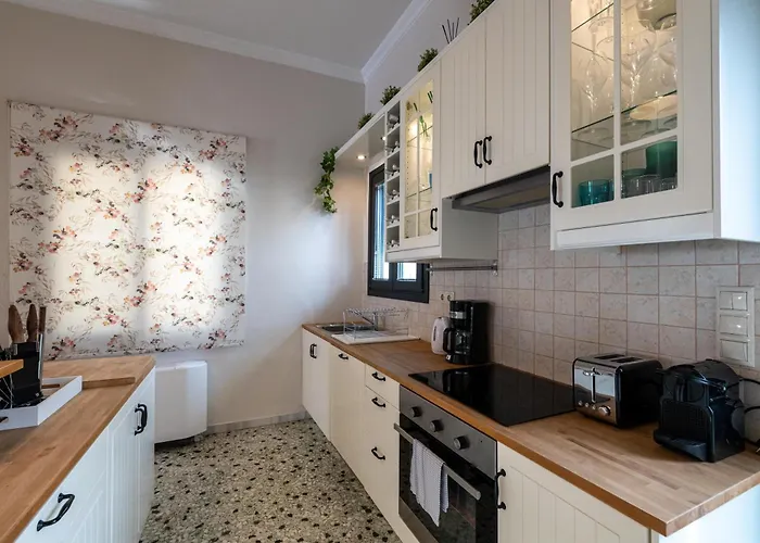 Angelinas Quarters - Mediterranean *