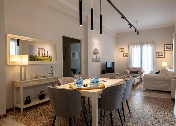 Angelinas Quarters - Mediterranean Вилла *