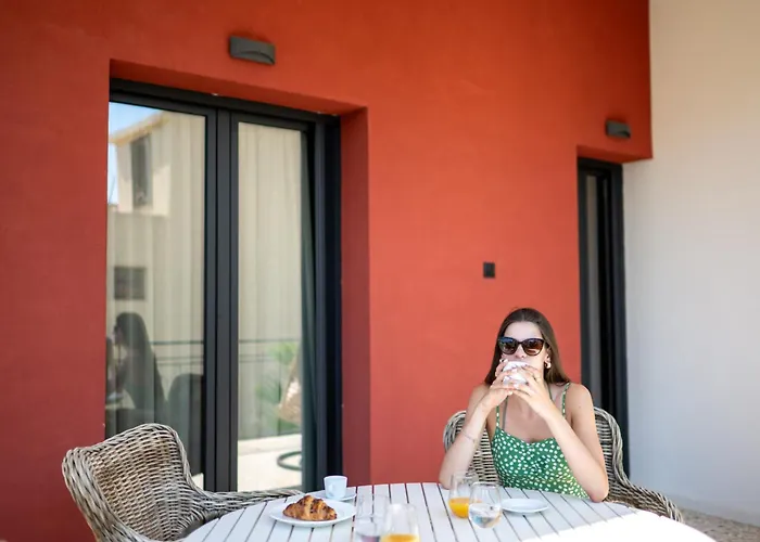 Angelinas Quarters - Mediterranean Каламата