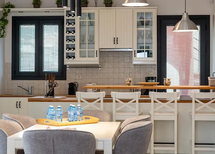 Angelinas Quarters - Mediterranean