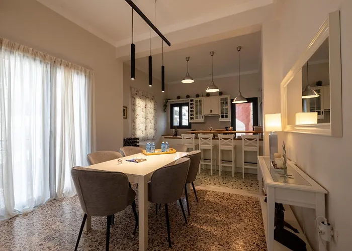 Angelinas Quarters - Mediterranean Вилла Каламата